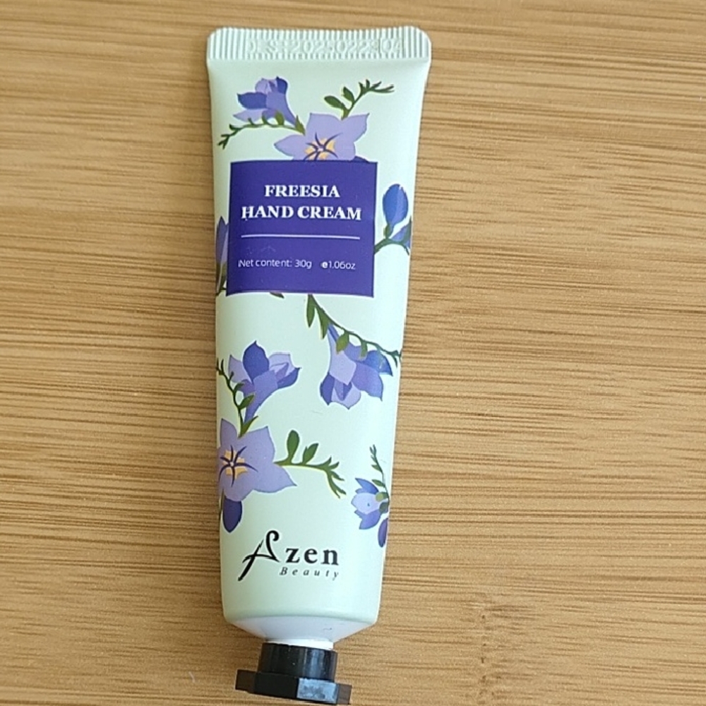 Azen Beauty Freesia Hand Cream - Pastel Mint Tube